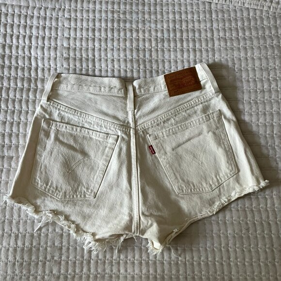 Levi's 501 Shorts - Picture 2 of 4